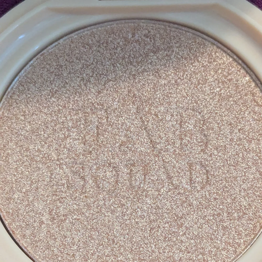 🌅 New Da Lish Highlighter In Sunrise - Soft Golden Glow 🌅